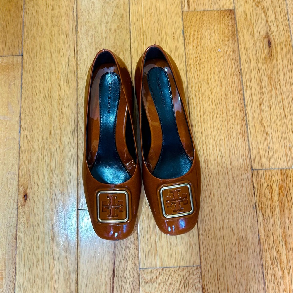 Never worn. Just tried at home. Missed the return period. Size 5.5